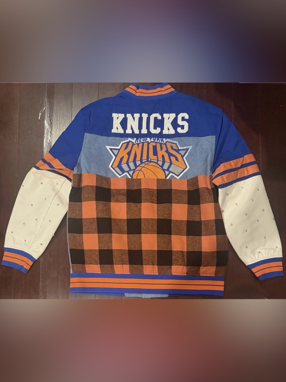 Collectible New York Knicks Wild Collective Women’s Bomber Jacket - Picture 2 of 2